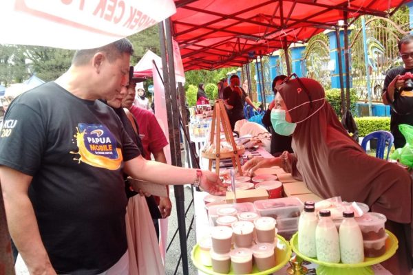 Wakil Bupati Sorong Hadiri Acara Pasar Murah, Masyarakat Menabung Perkuat Ekonomi Daerah